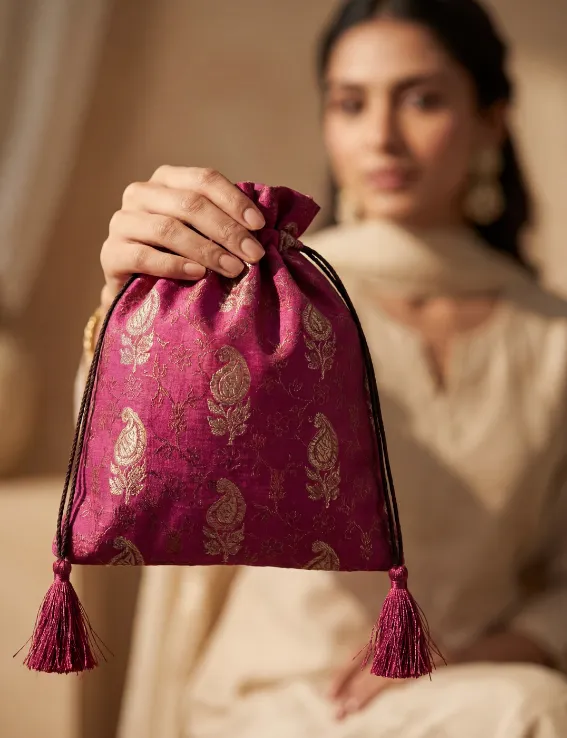 Minimal Paisley Royale Potli